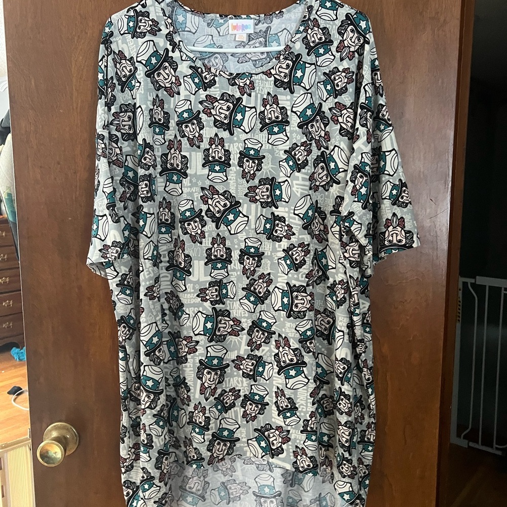 LuLaRoe Gray and Teal Graphic Top
